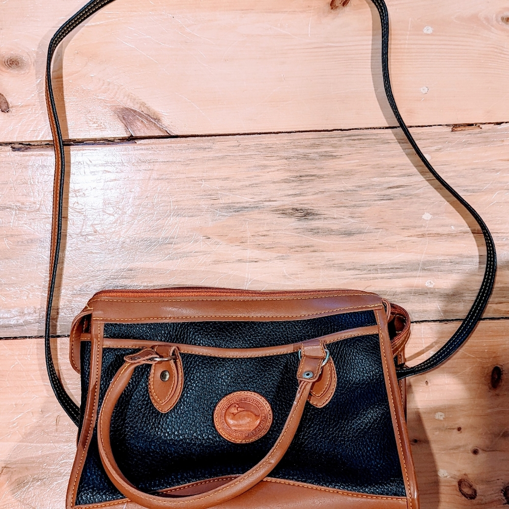 Vintage Dooney & Bourke leather crossbody bag